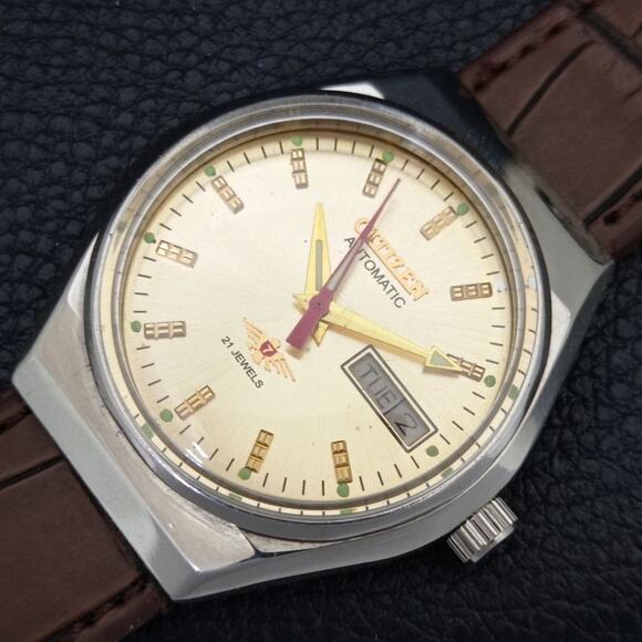 Vintage 1981 Citizen Automatic Mens Silver Watch W/daydate & Red accents - Picture 6 of 10